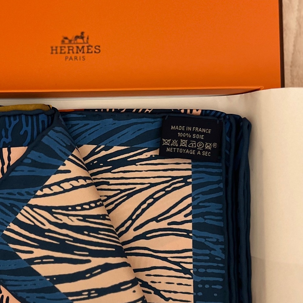 Hermes 90cm 100% silk Cavalier en formes - Picture 7 of 7